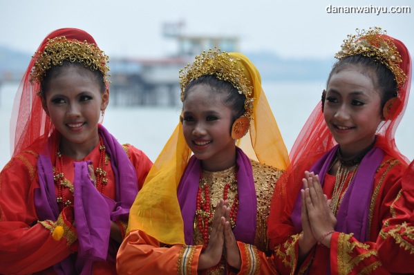foto narsis usai menari