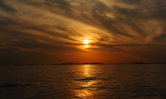 siluet pulau Sudong, Pawai dan Senang - zone latihan militer Singapura 