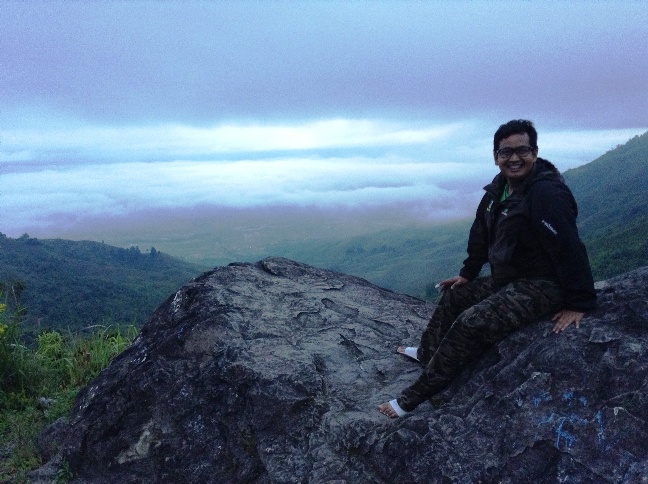 naik gunung pakai sendal gunung 