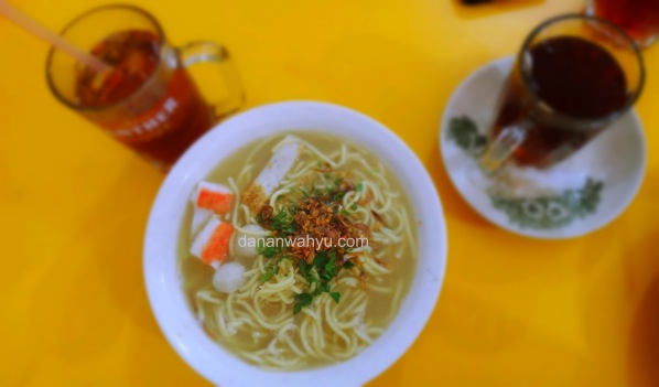 mie bersanding teh obeng