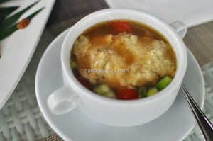 Soto Kikil kuah bening menu sajian pas di pinggir pantai Turi