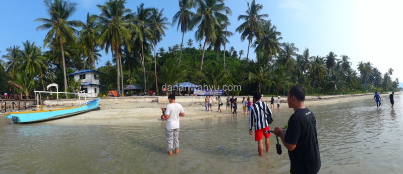 peserta Fun Dive dan Snorkeling sampai di pualu Balak