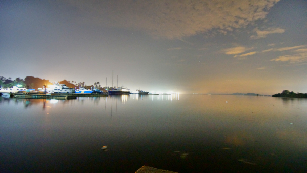 malam romantis di pinggir pantai