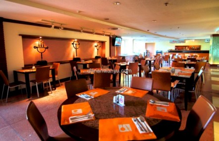 Bar and Resturant Square