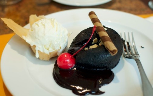 sajian penutupnya Molten Choco