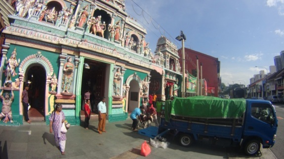 dekat  kuil Sri Vadapathira Kaliamann