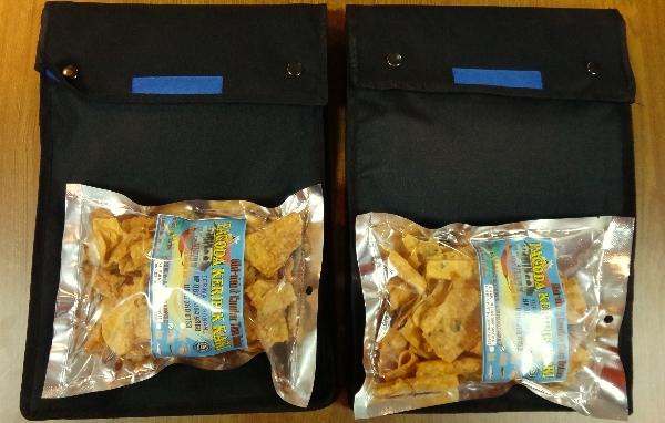 dua keripik kari plus secret goodie bag 