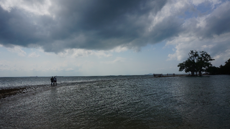 menyebrang ke pulau ular melalui gosong