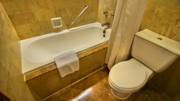 penampakan kamar mandinya