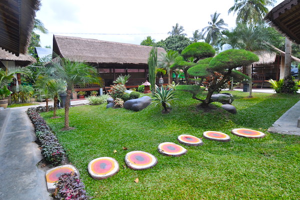 taman asri menjadi daya tarik Pondok Kelapa