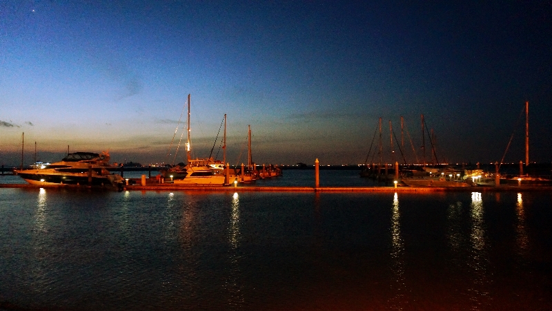 pelabuhan yacht di Nongs Point Marina Resort, Batam