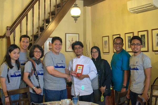 Peserta Malaysia Cuti-Cuti Malaysia berfoto bersama Chef Jawi House Cafe Gallery