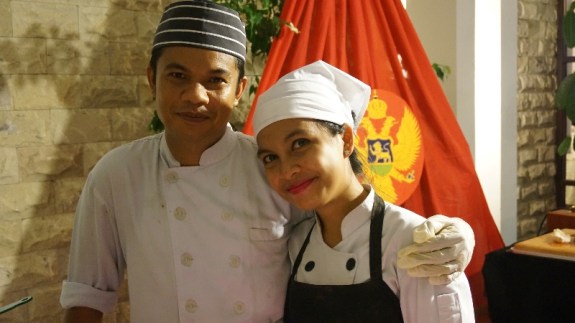 ciee kakak koki ini bikin aku iri - ambil makanan lebih banyak lagi