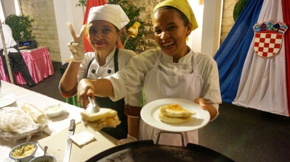 Koki yang bikinin aku roti