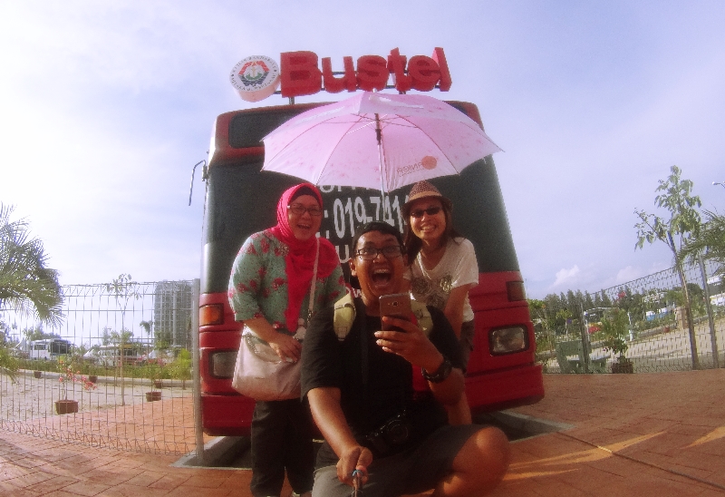 penampakan Mpok-Mpok dan Abang 