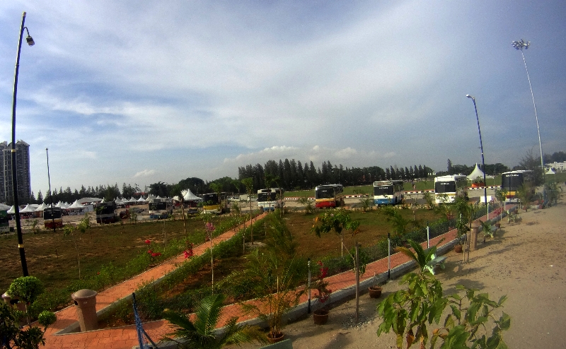itu bukan bus parkir tapi kamar hotel