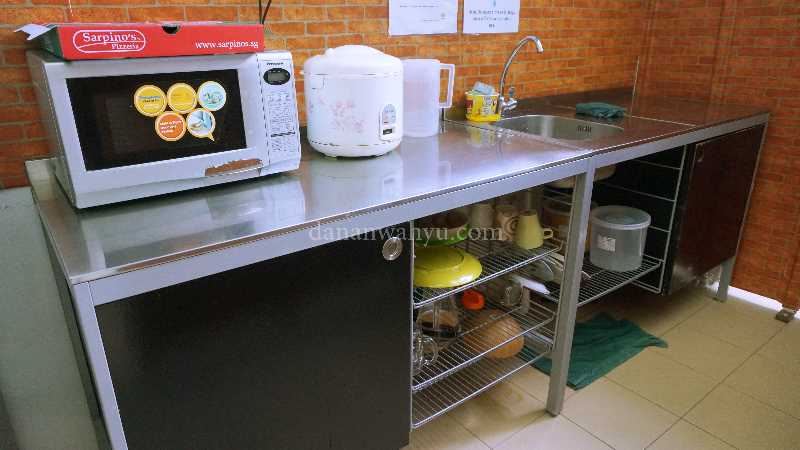mari kita obrak-abrik dapurnya dengan cuci piring