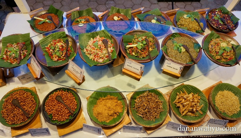 aneka sambal setia menemani jamuan berbuka puasa 