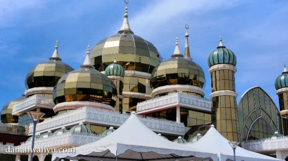 lima kubah Masjid Kristal