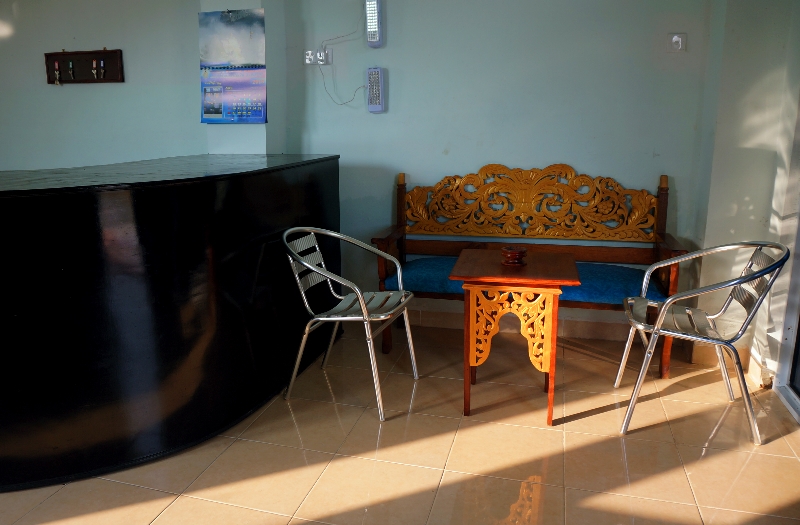 resepsionis dan lobi penginapan Sultan