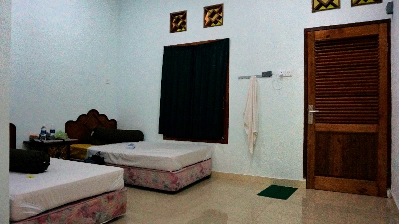 penginapan Sultan memiliki 6 kamar kasur ganda 