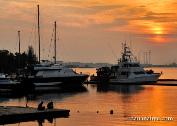 pemandangan pelabuhan Marina dari Harris Resort Waterfront Batam