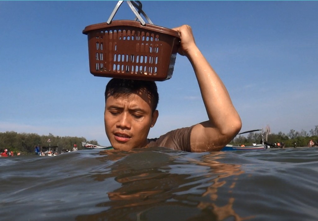 pencari kerang sungai Setiu