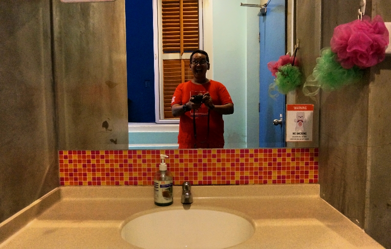 wastafel kamar mandi bisa untuk foto selfie