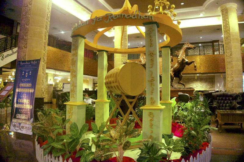 ornamen interior Hotel Harmoni di bulan Ramadhan