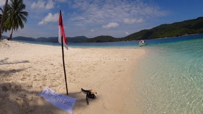 menancapkan sang saka merah putih di bumi Anambas