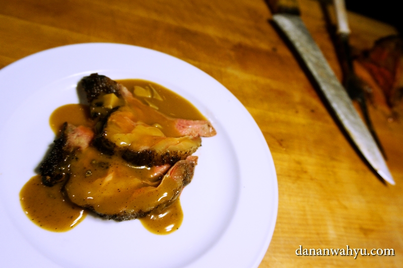 steak dengan saus lada hitam 