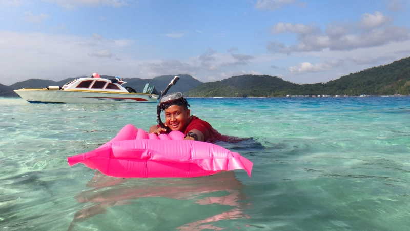 Pulau Tenggiling Anambas - Meski tak sepopuler Pulau Bawah , pulau di Anambas selalu indah