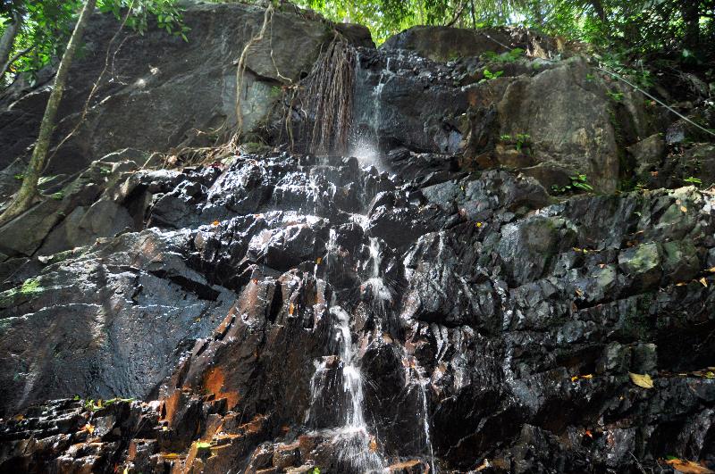 air terjun Gunung Bintan tak terlalu deras