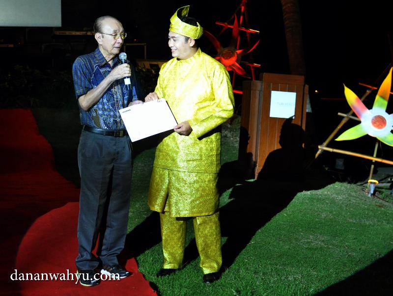 penghargaan seumur hidup kepada Mr. Joseph KS Tan