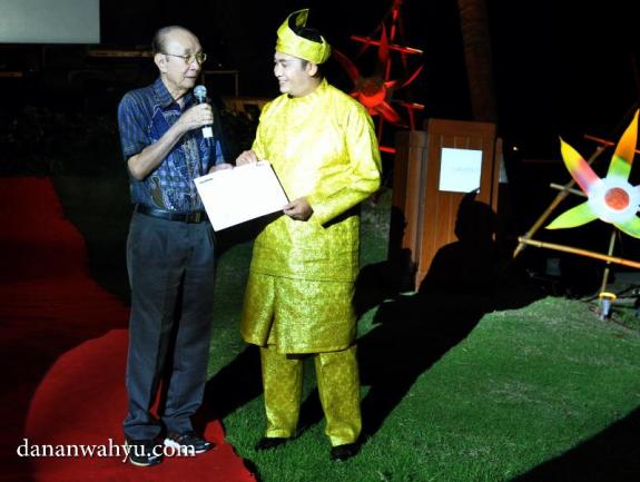 penghargaan seumur hidup kepada Mr. Joseph KS Tan