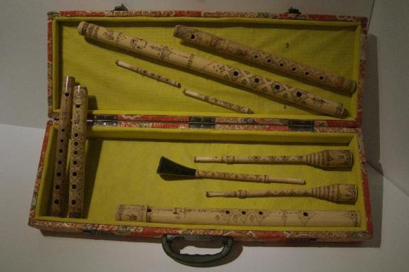 seperangkat saluang (alat musik tiup ) khas Minang