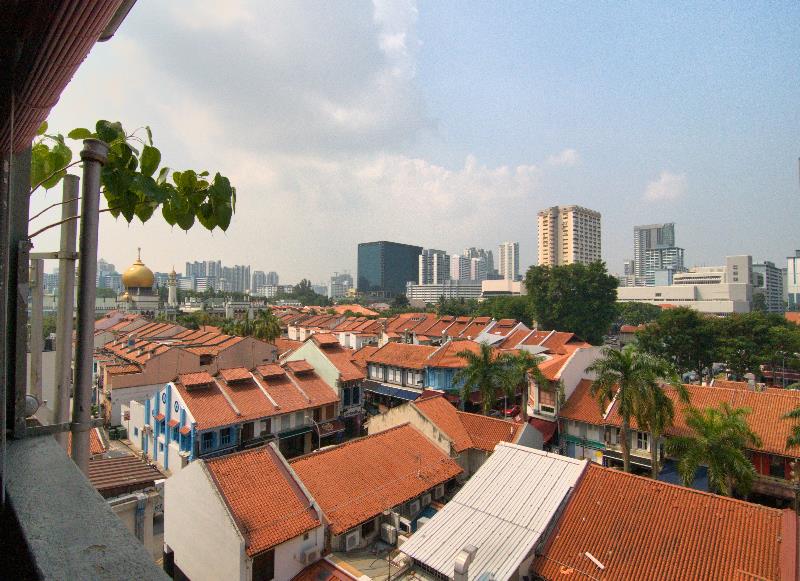Kubah Masjid Sultan terlihar daei roof top belakang