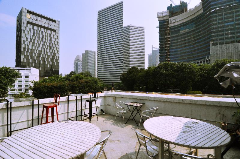 roof top depan - berfungsi sebagai ruang makan dan tempat nongkrong