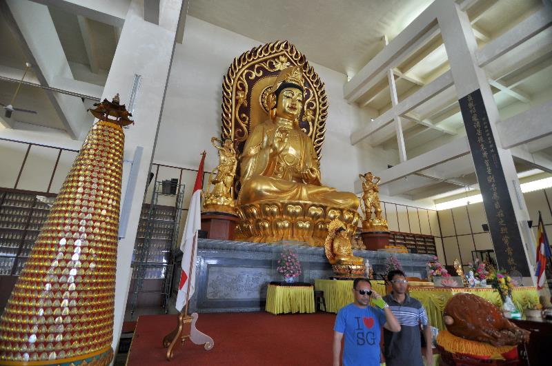 patung tembaga berlapis emas 22 karat