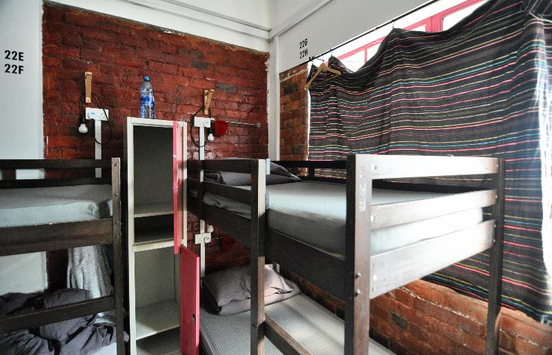 kamar hostel berjamaah