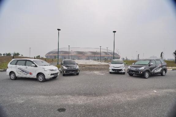 Tebalnya kabut asap di Stadion Utama Riau