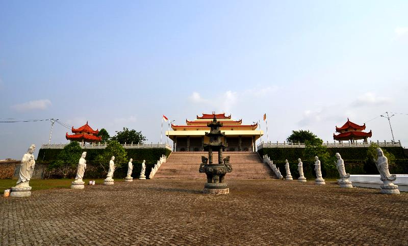halaman Vihara Avalokiteswara Graha super luas