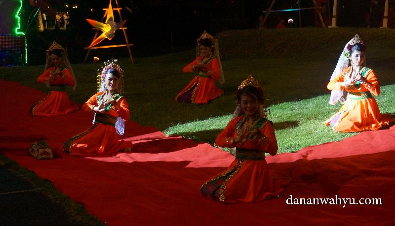 Teri persembahan sebagai pembukan 2nd Nongsa Carnival