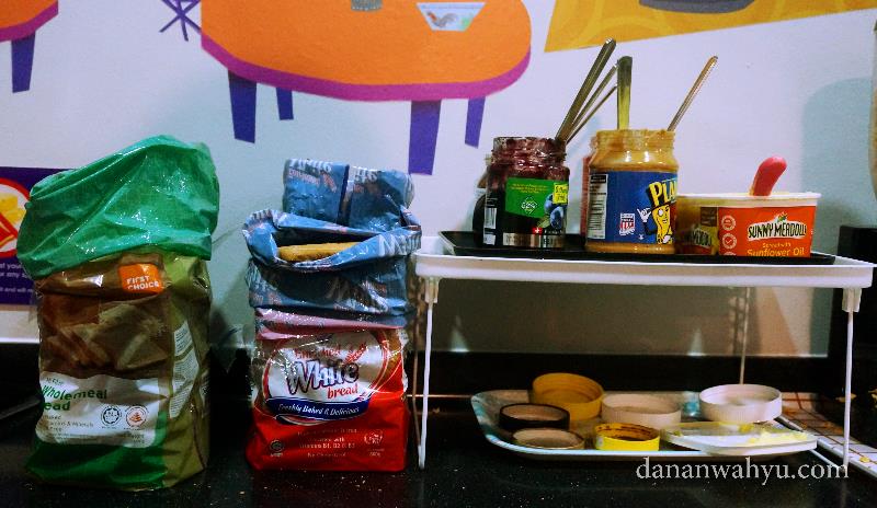 ada dua jenis roti : gandum dan terigu. 