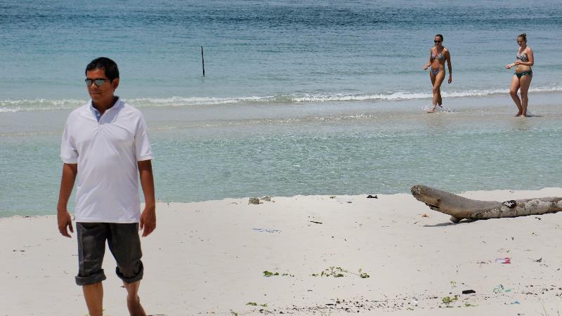 Om ada yang ngikutin dari belakang katanya minta dijadiin istri