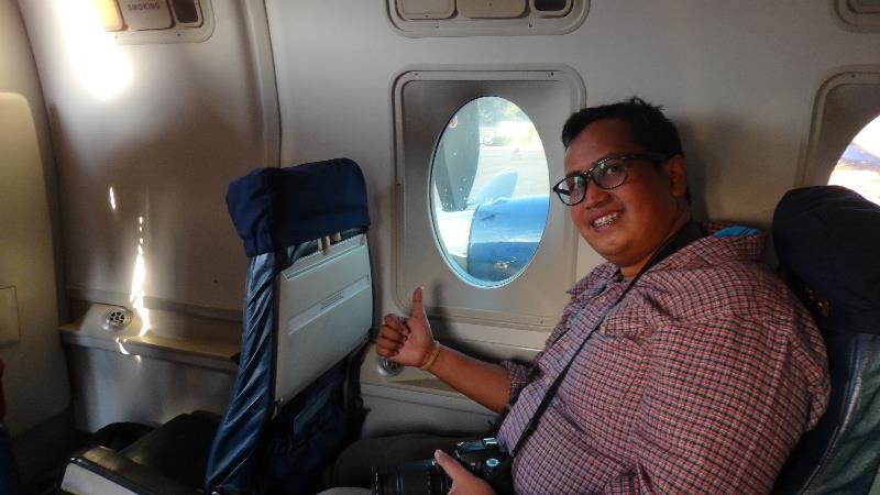 berpose di dalam Budha Air, menikmati Mountain Flight Tour