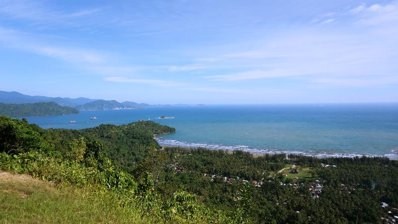 Pemandangan dari bukit Gado-Gado