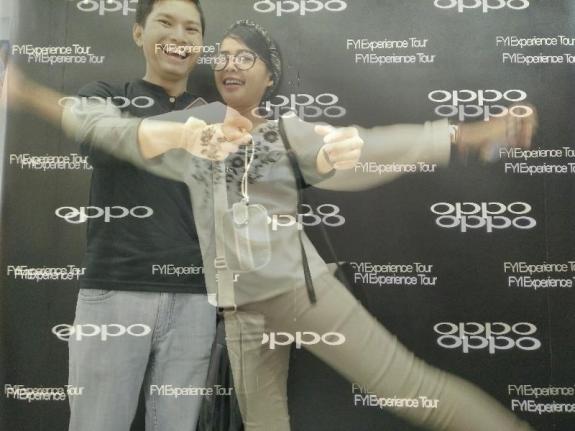 Dua kakak beradik yang terpisah jauh disatukan oleh Fitur Double Exposure (taken by OPPO R7 Lite)