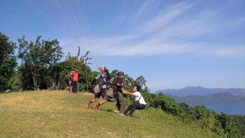 Ditarik agar berlari menuju tebing