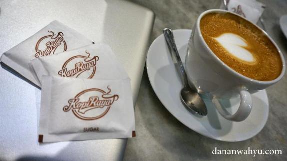 ditemani secangkir Caffee Americano